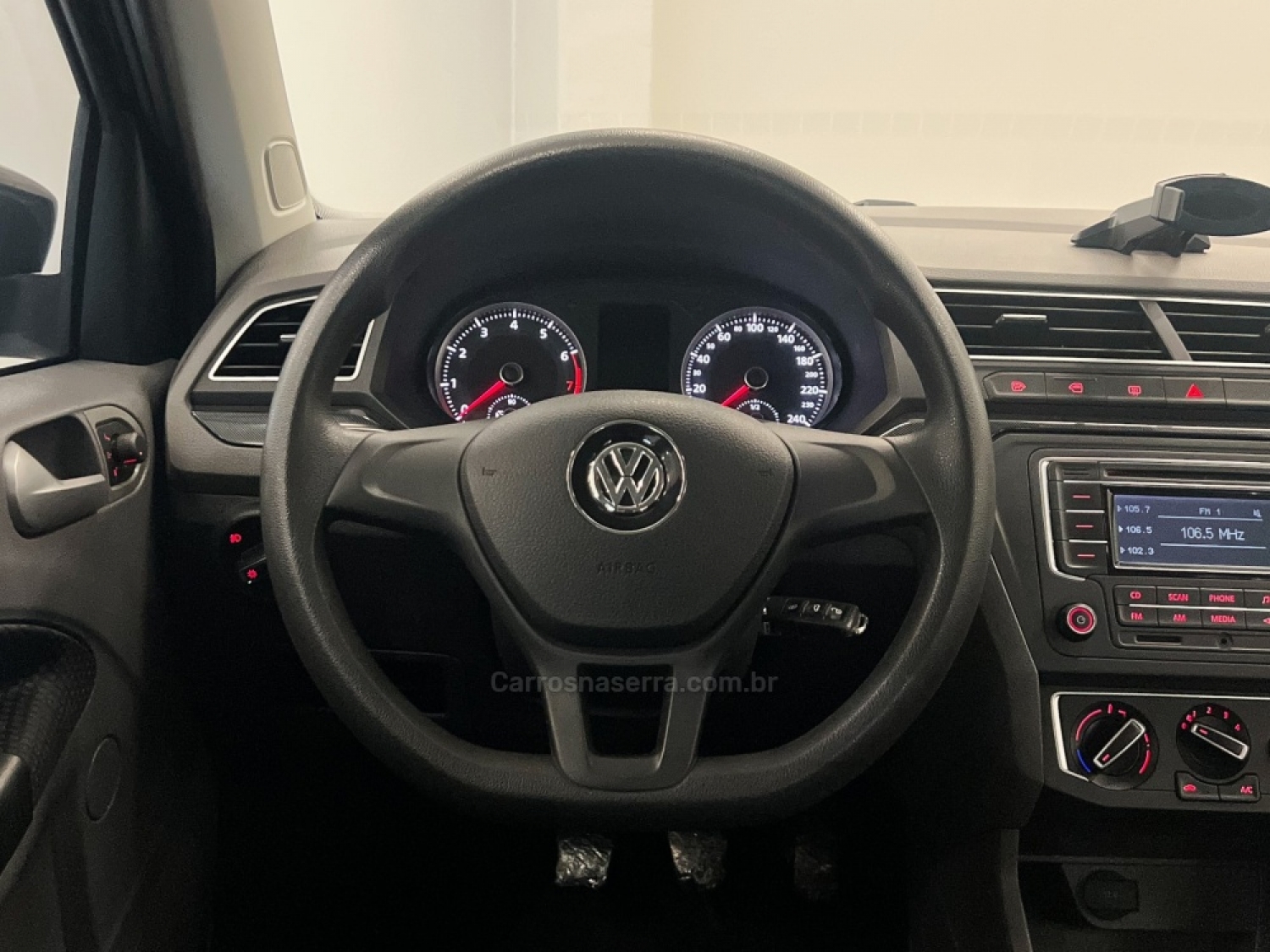 VOLKSWAGEN - GOL - 2017/2018 - Preta - R$ 57.990,00