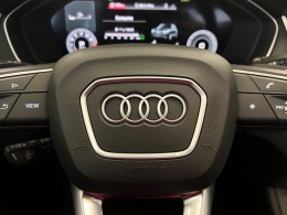 AUDI - Q5 - 2021/2022 - Preta - R$ 275.990,00