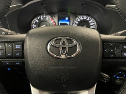 TOYOTA - HILUX - 2025/2025 - Prata - R$ 289.900,00