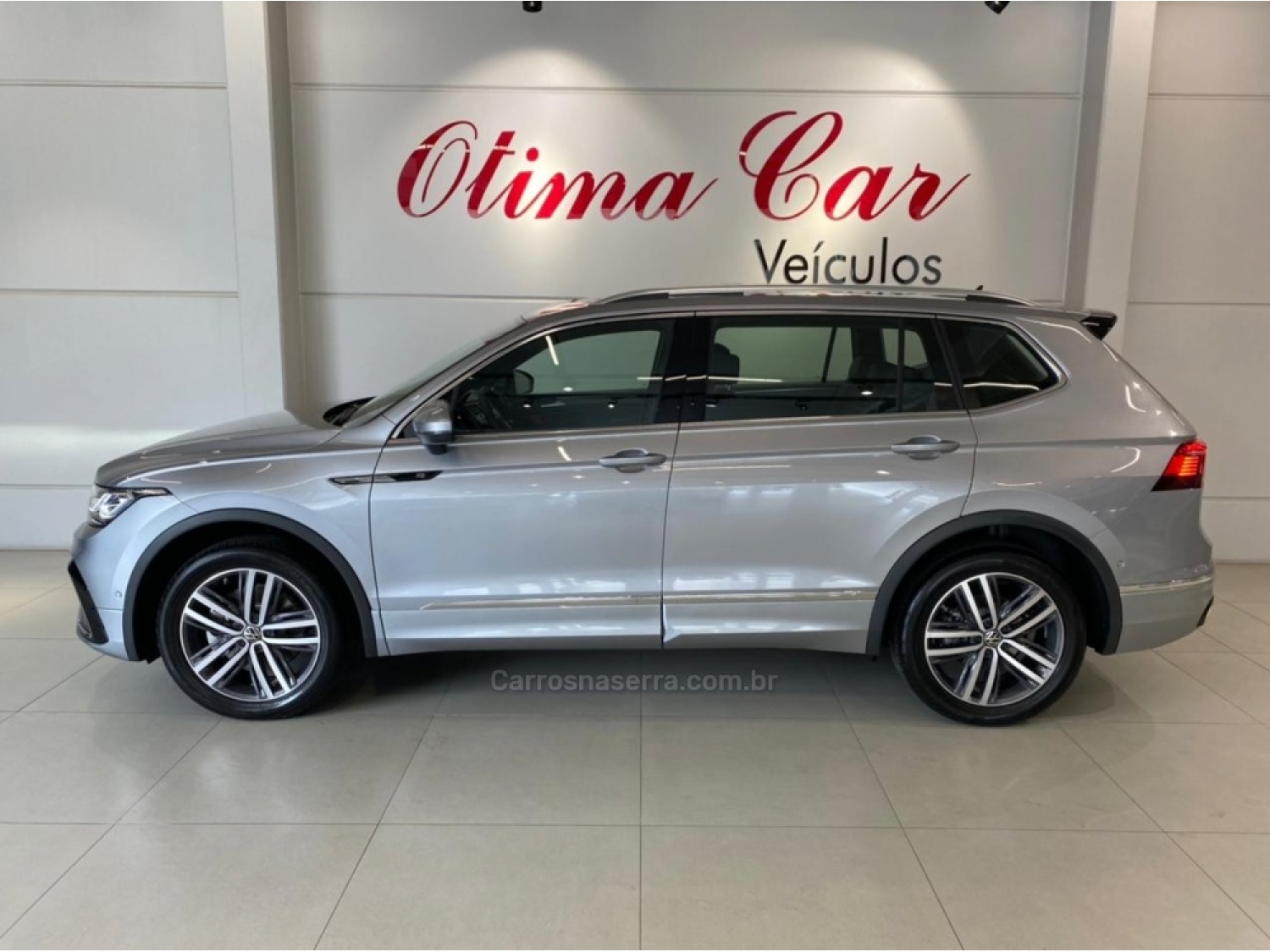 VOLKSWAGEN - TIGUAN - 2023/2024 - Prata - R$ 288.990,00