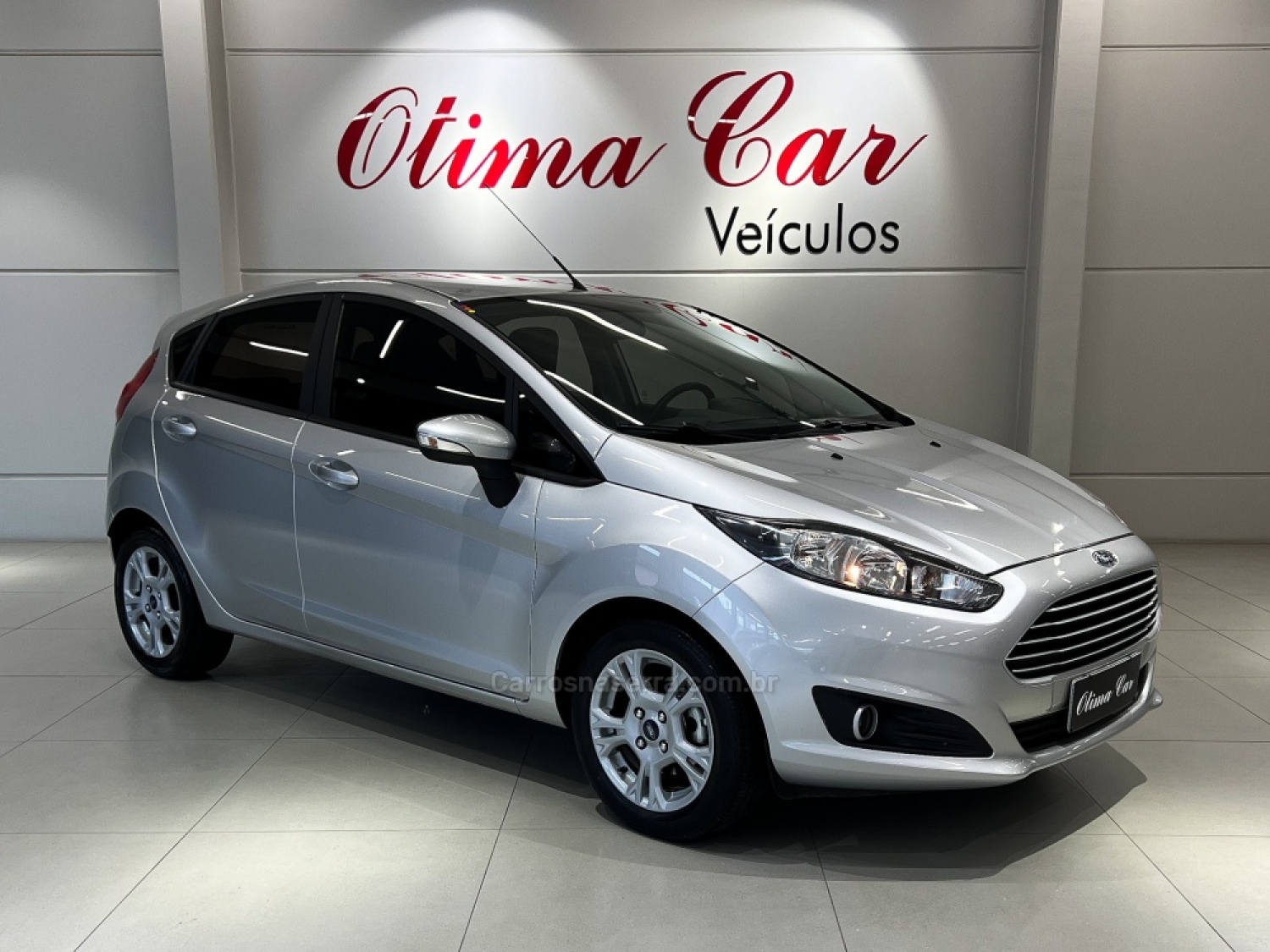 FORD - FIESTA - 2016/2016 - Prata - R$ 59.990,00