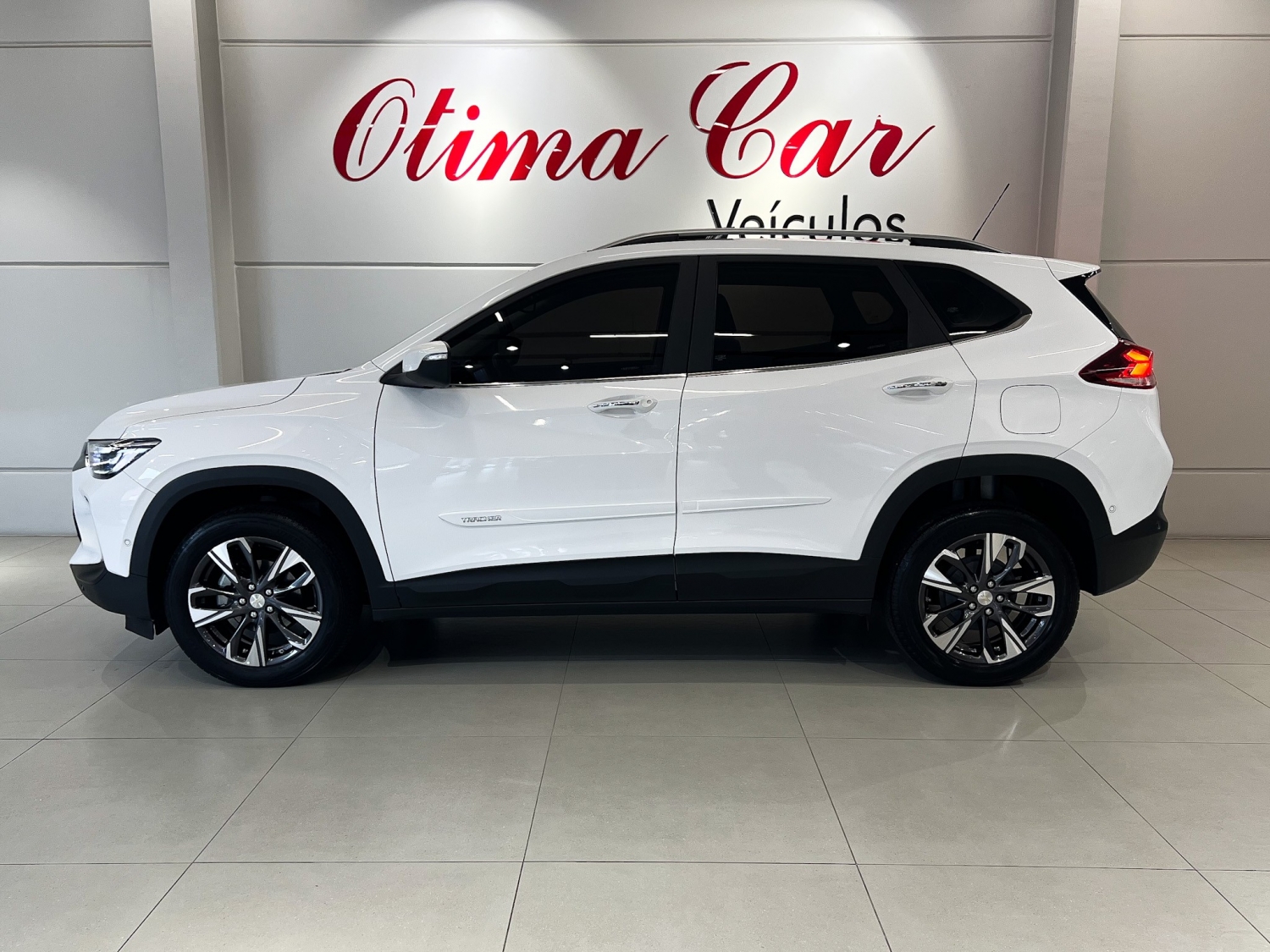 CHEVROLET - TRACKER - 2021/2022 - Branca - R$ 123.990,00