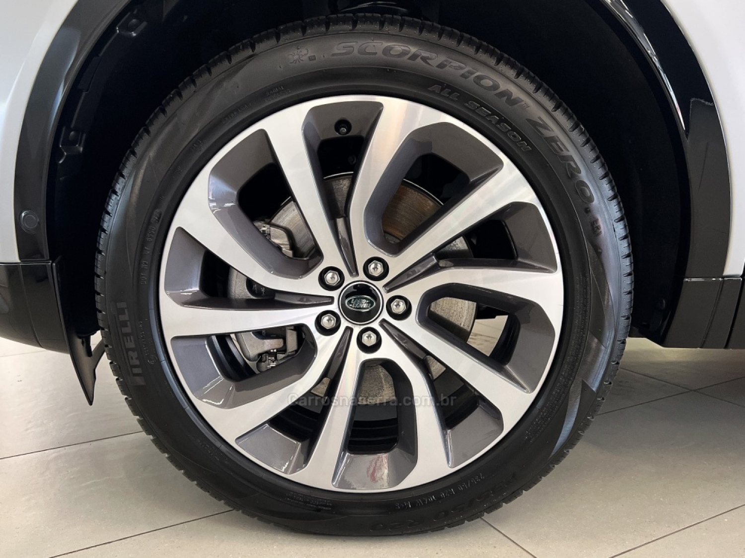 LAND ROVER - DISCOVERY SPORT - 2024/2025 - Prata - R$ 449.990,00